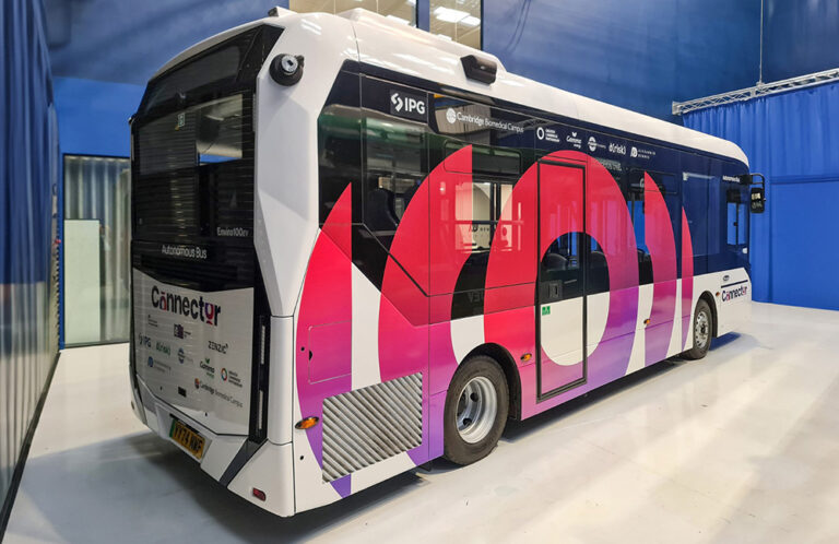 퓨전-처리-테스트-영국의-자율-전기-버스