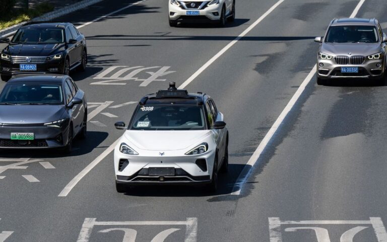 중국-로봇-락시스는-글로벌-지배를-위해-교수형을-조종하고-있습니다