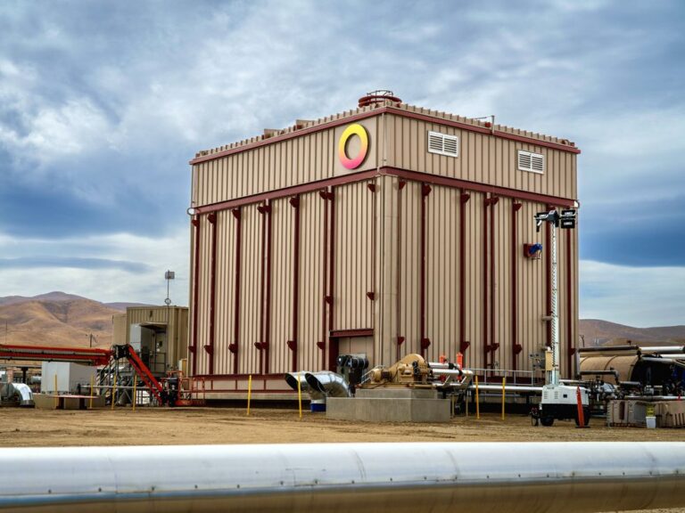 새로운-열-배터리는-오일-추출을-위한-청정-열을-공급합니다.